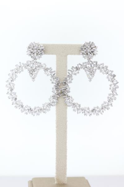 18k white gold diamond earrings with 6.03 carats of F color, VS2 clarity.